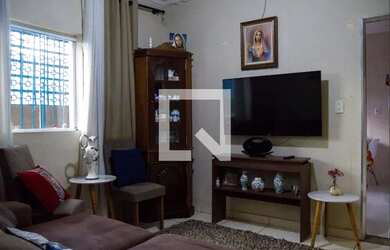 Imagem: A casa possui 3 Dormitórios, 3 Banheiros, 2 Vagas na garagem