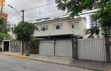 Imagem: A casa possui 5 Dormitórios, 3 Banheiros, 3 Vagas na garagem