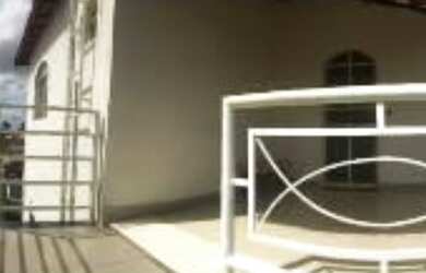 Imagem: A casa possui 3 Dormitórios, 2 Banheiros e está localizado