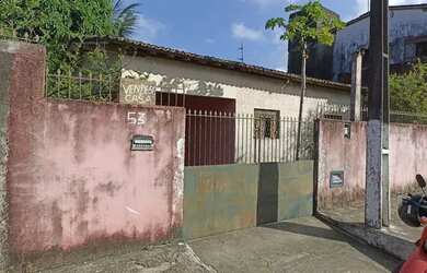 Imagem: A casa possui 2 Dormitórios, 1 Banheiro, 3 Vagas na garagem