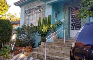 Imagem: A casa possui 2 Dormitórios, 2 Banheiros, 4 Vagas na garagem