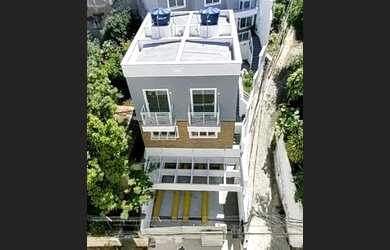 Imagem: A casa possui 2 Dormitórios, 3 Banheiros, 1 Vaga na garagem