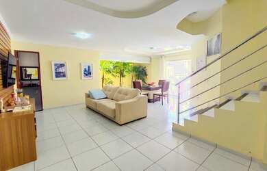 Imagem: A casa possui 3 Dormitórios, 5 Banheiros, 3 Vagas na garagem