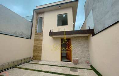 Imagem: A casa possui 2 Dormitórios, 3 Banheiros, 2 Vagas na garagem