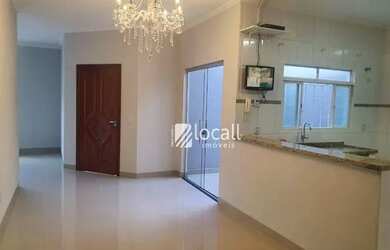 Imagem: A casa possui 3 Dormitórios, 3 Banheiros, 4 Vagas na garagem