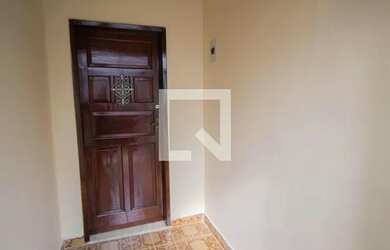 Imagem: A casa possui 3 Dormitórios, 2 Banheiros, 240m² de Área e