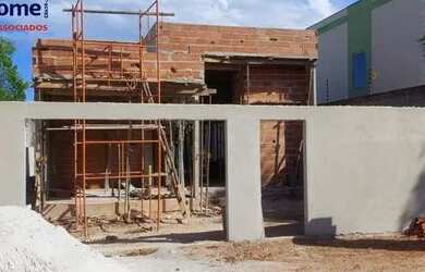 Imagem: A casa possui 3 Dormitórios, 1 Banheiro, 4 Vagas na garagem