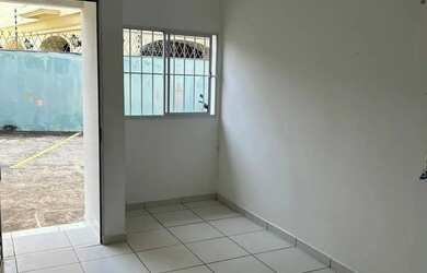 Imagem: A casa possui 2 Dormitórios, 1 Banheiro, 1 Vaga na garagem