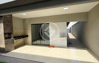 Imagem: A casa à venda possui 3 Dormitórios, 1 Banheiro, 3 Vagas na