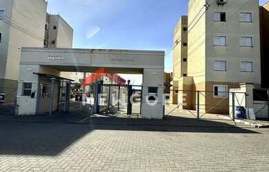 Imagem: O apartamento possui 2 Dormitórios, 1 Banheiro, 1 Vaga na garagem