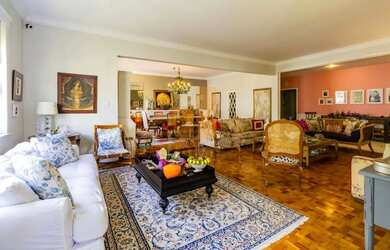 Imagem 8: Apartamento 332 m2 mobiliado, com 5 dormitórios sendo 1 suíte, sala...