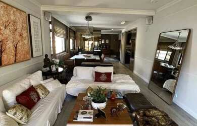 Imagem: O apartamento possui 4 Dormitórios, 5 Banheiros, 4 Vagas na