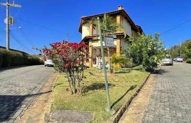 Imagem: A casa em condomínio possui 3 Dormitórios, 2 Banheiros, 4