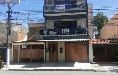 Imagem: A casa possui 4 Dormitórios, 5 Banheiros, 2 Vagas na garagem