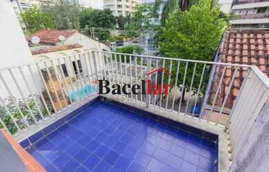 Imagem: A casa possui 4 Dormitórios, 4 Banheiros, 3 Vagas na garagem