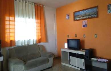 Imagem: A casa possui 2 Dormitórios, 2 Banheiros, 1 Vaga na garagem