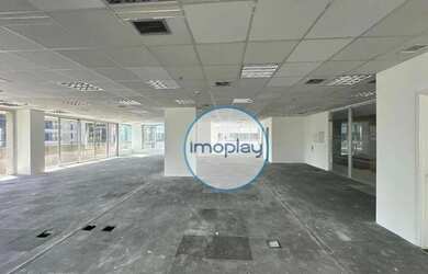 Imagem: O depósito possui 5 Vagas na garagem, 457m² de Área e está