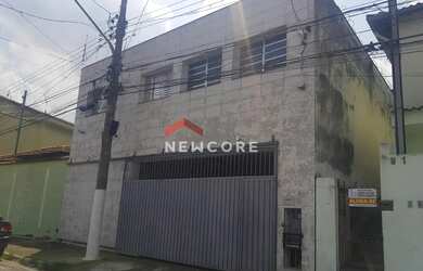 Imagem: O depósito possui 2 Vagas na garagem, 380m² de Área e está