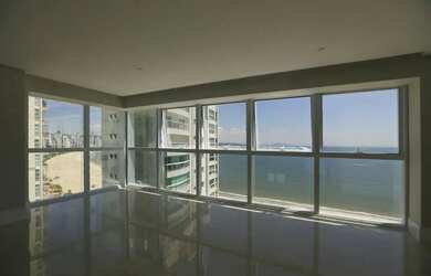 Imagem: O apartamento possui 4 Dormitórios, 5 Banheiros, 3 Vagas na