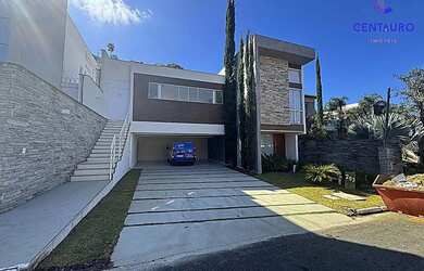 Imagem: A casa possui 4 Dormitórios, 5 Banheiros, 3 Vagas na garagem