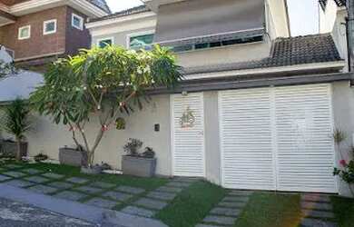 Imagem: A casa em condomínio possui 4 Dormitórios, 5 Banheiros, 2