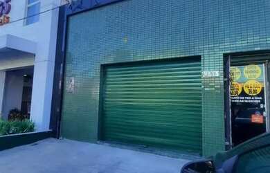 Imagem: A casa possui 3 Dormitórios, 1 Banheiro, 3 Vagas na garagem