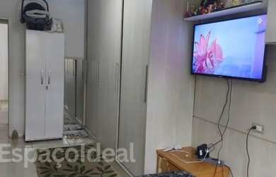 Imagem: A casa possui 3 Dormitórios, 2 Banheiros, 2 Vagas na garagem