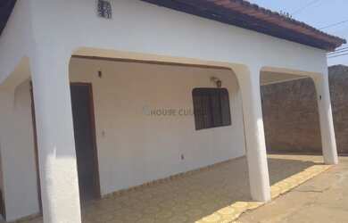 Imagem: A casa possui 3 Dormitórios, 3 Banheiros, 3 Vagas na garagem