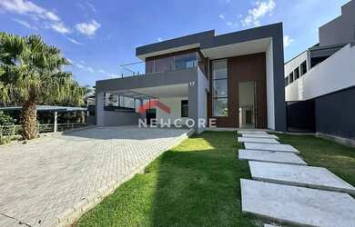 Imagem: A casa em condomínio possui 5 Dormitórios, 5 Banheiros, 5