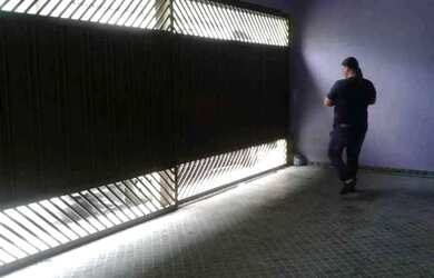 Imagem 6: VENDO CASA Casa com 4 dormitórios