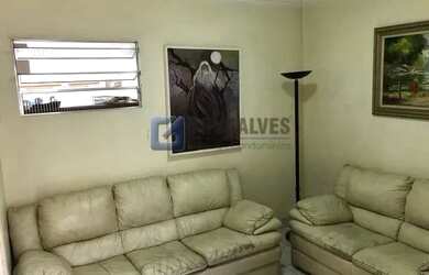 Imagem: A casa possui 3 Dormitórios, 1 Banheiro, 2 Vagas na garagem