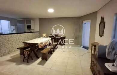 Imagem: A casa possui 2 Dormitórios, 2 Banheiros, 4 Vagas na garagem