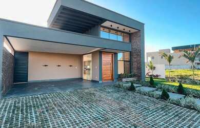 Imagem: A casa em condomínio possui 3 Dormitórios, 4 Banheiros, 2