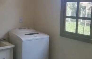 Imagem 3: Vendo grande terreno com 2 casas. Ótimo para morar ou investir