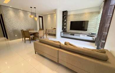 Imagem: A casa possui 3 Dormitórios, 3 Banheiros, 220m² de Área e