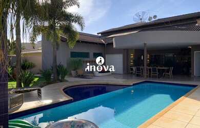 Imagem: A casa em condomínio possui 4 Dormitórios, 5 Banheiros, 5