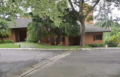 Imagem: A casa em condomínio possui 4 Dormitórios, 4 Banheiros, 5