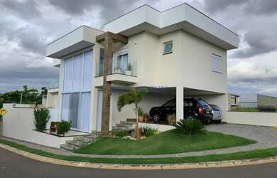 Imagem: A casa em condomínio possui 3 Dormitórios, 4 Banheiros, 4