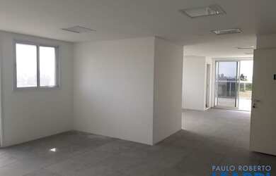 Imagem: O depósito possui 2 Vagas na garagem e 120m² de Área e está