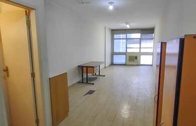 Imagem: O depósito possui 1 Vaga na garagem, 44m² de Área e está