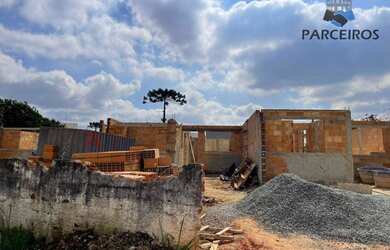 Imagem: A casa possui 2 Dormitórios, 1 Banheiro, 2 Vagas na garagem