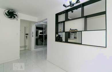 Imagem: O apartamento possui 1 Dormitório, 1 Banheiro, 1 Vaga na garagem