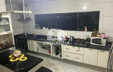 Imagem 4: Residencial - Centro. Varanda, 170m² de Área, 2 Vagas na garageme4 Dormitórios