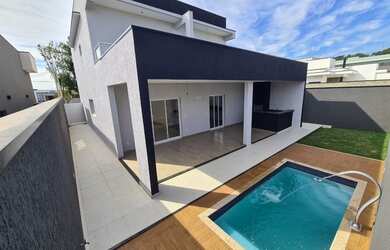 Imagem: A casa em condomínio possui 3 Dormitórios, 4 Banheiros, 2