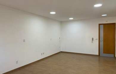 Imagem: O depósito possui 1 Vaga na garagem, 34m² de Área e está