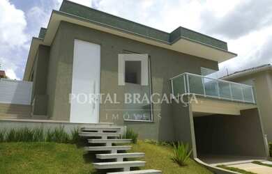 Imagem: A casa possui 3 Dormitórios, 4 Banheiros, 2 Vagas na garagem