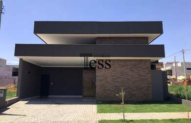 Imagem: A casa em condomínio possui 3 Dormitórios, 3 Banheiros, 2