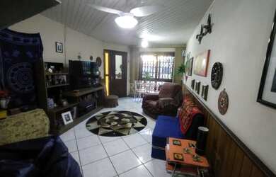 Imagem 2: São duas casas de 02 dormitórios com 03 vagas no Bairro Santana