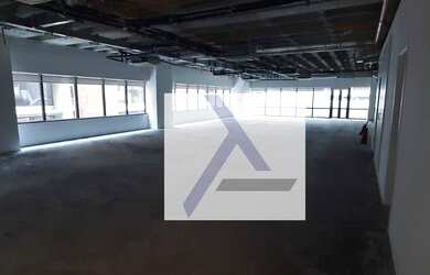 Imagem: O depósito possui 5 Vagas na garagem, 754m² de Área e está