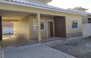 Imagem: A casa possui 2 Dormitórios, 2 Banheiros, 2 Vagas na garagem